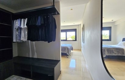 Resale - Apartment - Middle Floor Apartment - Marbella - Puerto Banús