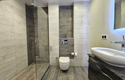 Resale - Apartment - Middle Floor Apartment - Marbella - Puerto Banús