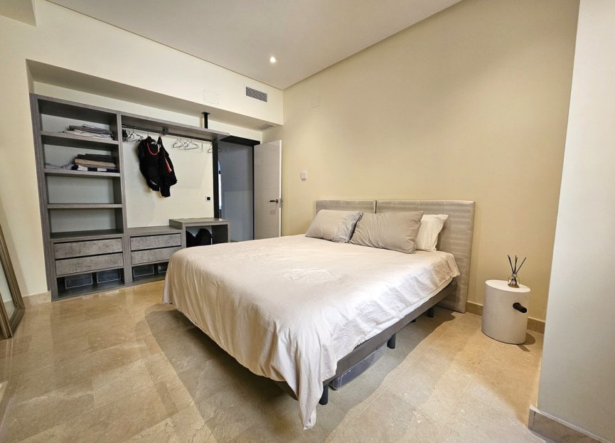 Resale - Apartment - Middle Floor Apartment - Marbella - Puerto Banús