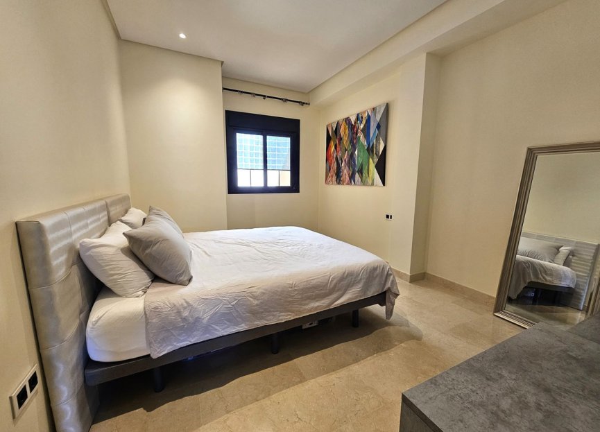 Resale - Apartment - Middle Floor Apartment - Marbella - Puerto Banús