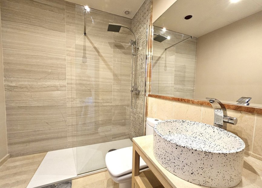 Resale - Apartment - Middle Floor Apartment - Marbella - Puerto Banús