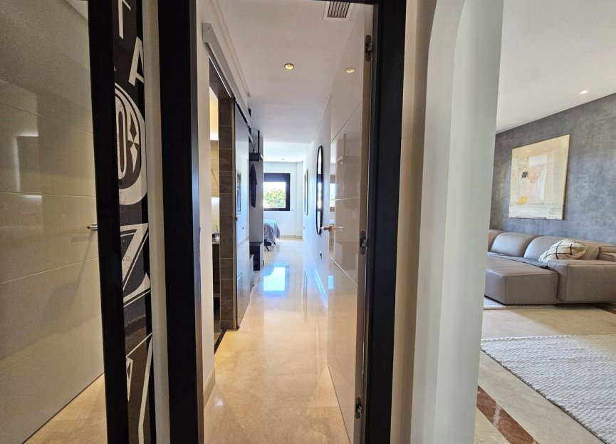 Resale - Apartment - Middle Floor Apartment - Marbella - Puerto Banús