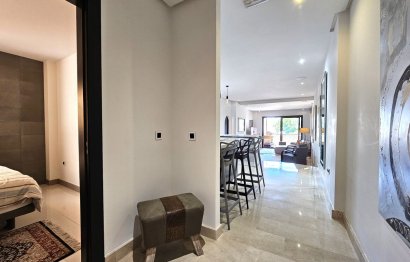 Resale - Apartment - Middle Floor Apartment - Marbella - Puerto Banús