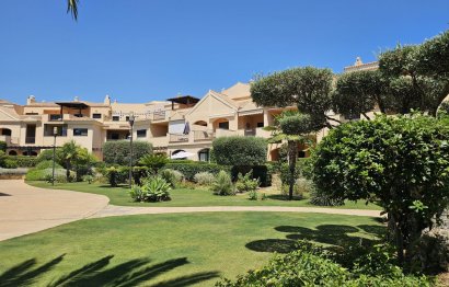 Resale - Apartment - Middle Floor Apartment - Marbella - Puerto Banús