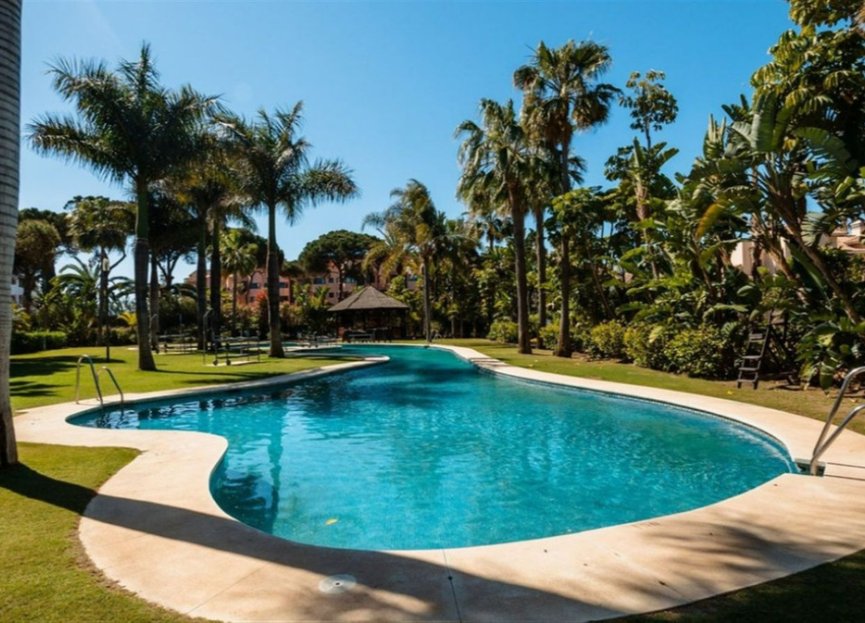 Resale - Apartment - Middle Floor Apartment - Marbella - Puerto Banús