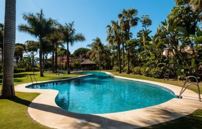 Resale - Apartment - Middle Floor Apartment - Marbella - Puerto Banús