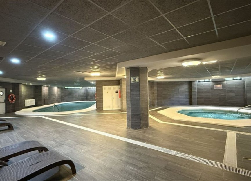 Resale - Apartment - Middle Floor Apartment - Marbella - Puerto Banús