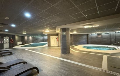 Resale - Apartment - Middle Floor Apartment - Marbella - Puerto Banús