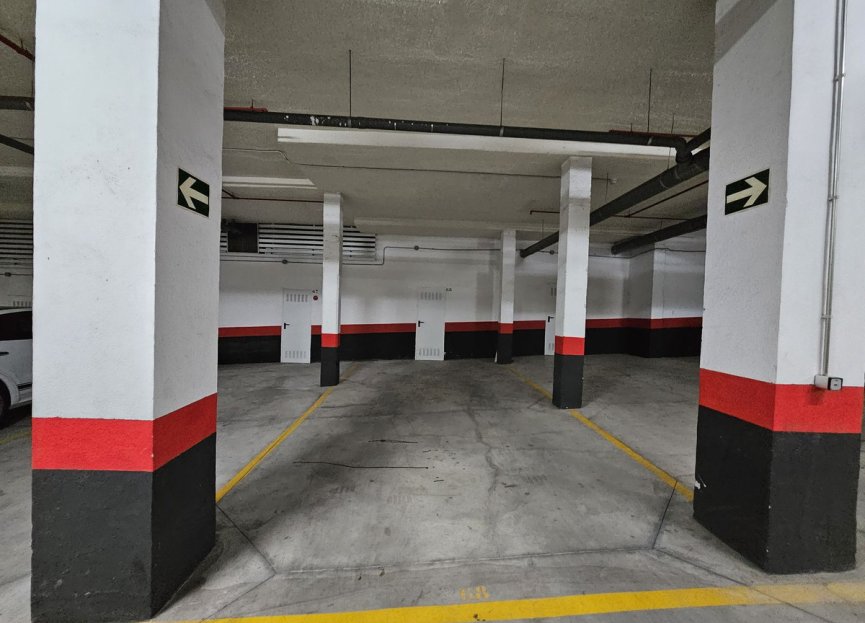 Resale - Apartment - Middle Floor Apartment - Marbella - Puerto Banús