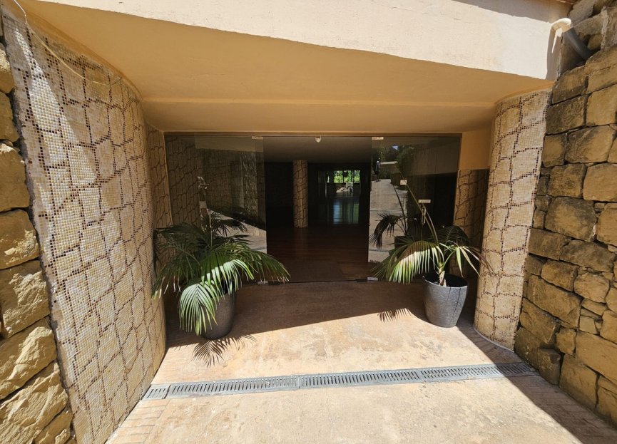 Resale - Apartment - Middle Floor Apartment - Marbella - Puerto Banús