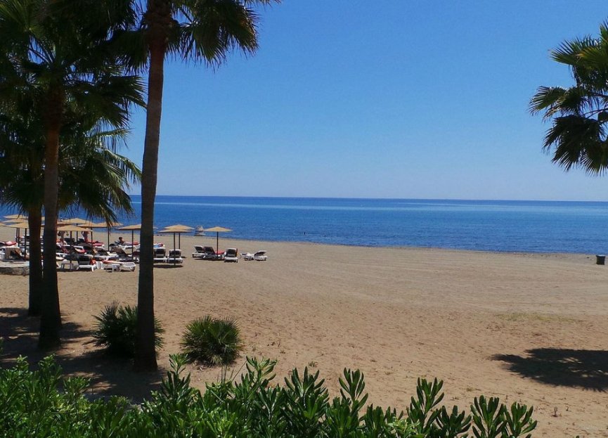 Resale - Plot - Residential Plot - Estepona - Atalaya