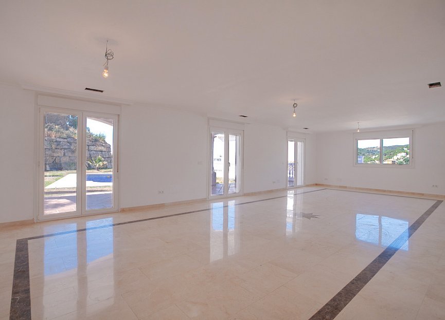 Resale - House - Detached Villa - Estepona - Estepona Centro