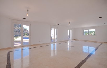 Resale - House - Detached Villa - Estepona - Estepona Centro