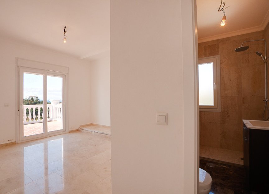 Resale - House - Detached Villa - Estepona - Estepona Centro