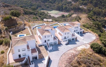 Resale - House - Detached Villa - Estepona - Estepona Centro