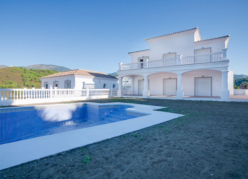 Resale - House - Detached Villa - Estepona - Estepona Centro