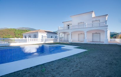 Resale - House - Detached Villa - Estepona - Estepona Centro