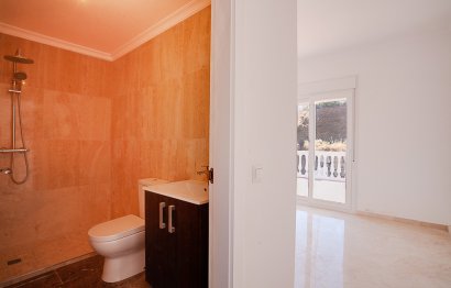 Resale - House - Detached Villa - Estepona - Estepona Centro