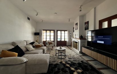 Resale - House - Detached Villa - Estepona - Estepona Centro