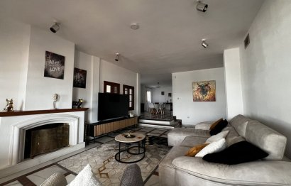 Resale - House - Detached Villa - Estepona - Estepona Centro