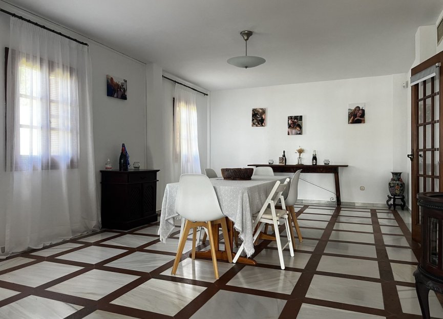 Resale - House - Detached Villa - Estepona - Estepona Centro