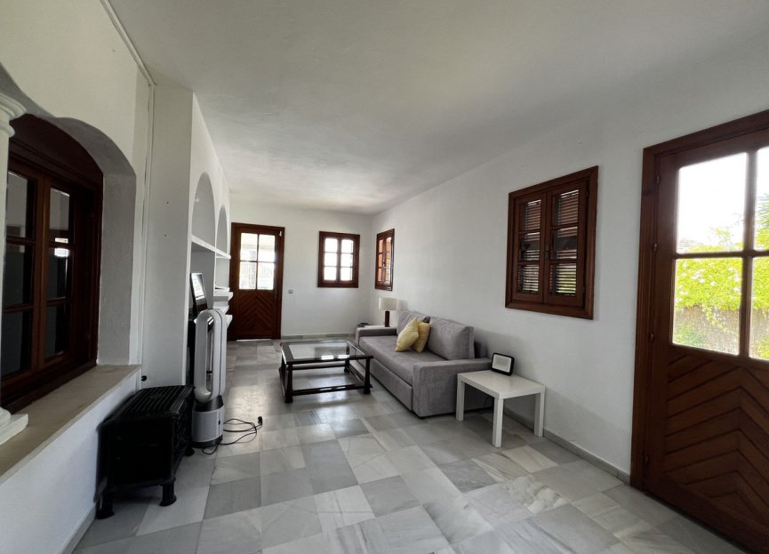 Resale - House - Detached Villa - Estepona - Estepona Centro