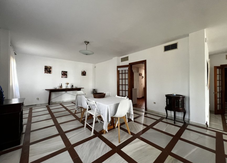 Resale - House - Detached Villa - Estepona - Estepona Centro