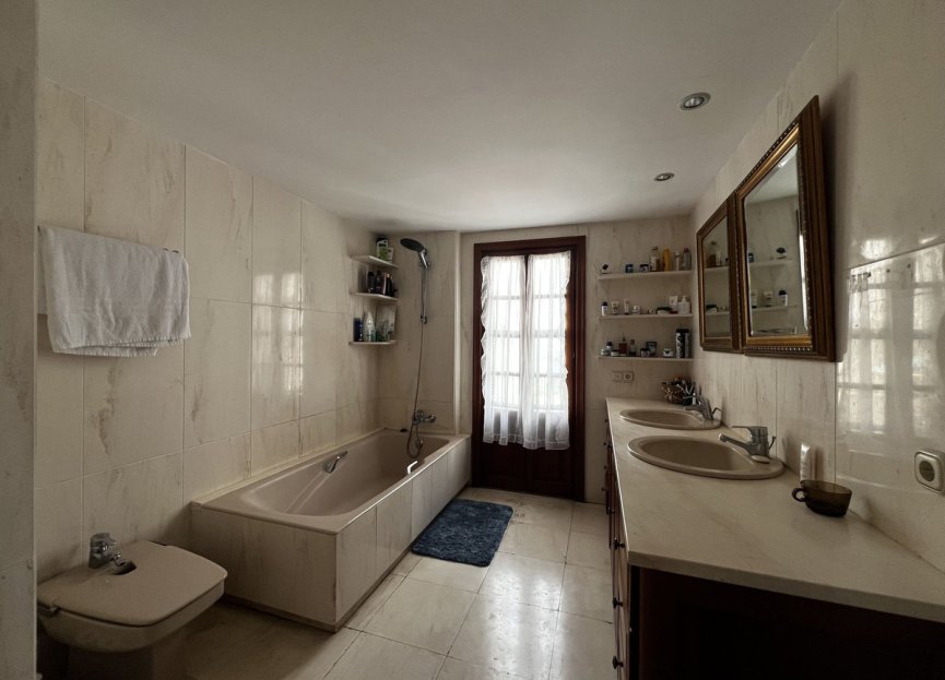 Resale - House - Detached Villa - Estepona - Estepona Centro