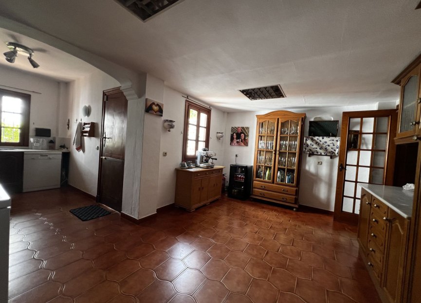 Resale - House - Detached Villa - Estepona - Estepona Centro