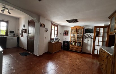 Resale - House - Detached Villa - Estepona - Estepona Centro