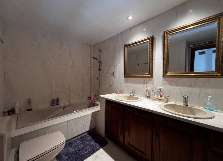 Resale - House - Detached Villa - Estepona - Estepona Centro