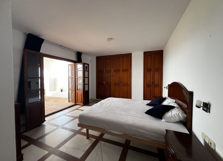 Resale - House - Detached Villa - Estepona - Estepona Centro