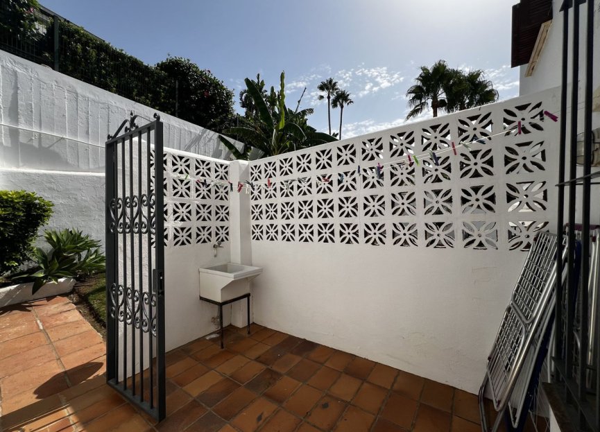 Resale - House - Detached Villa - Estepona - Estepona Centro