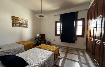 Resale - House - Detached Villa - Estepona - Estepona Centro