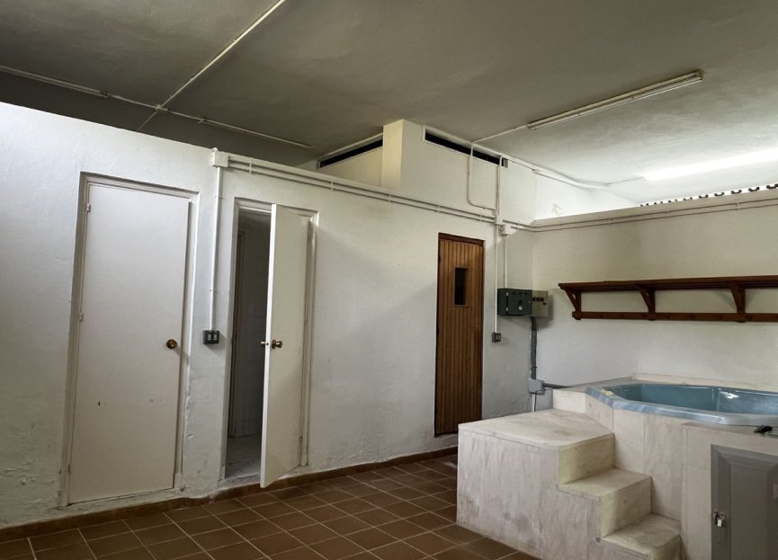 Resale - House - Detached Villa - Estepona - Estepona Centro