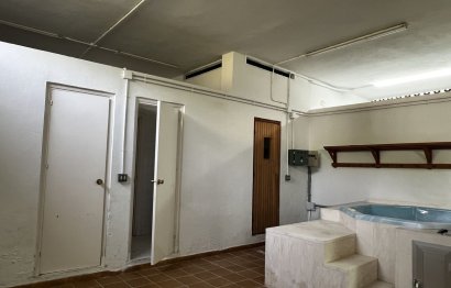 Resale - House - Detached Villa - Estepona - Estepona Centro