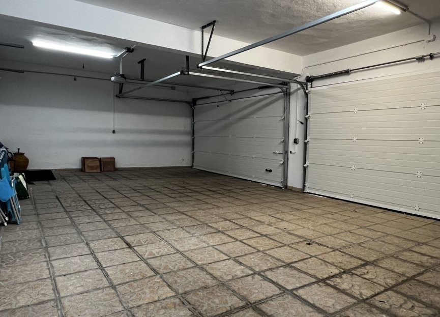 Resale - House - Detached Villa - Estepona - Estepona Centro