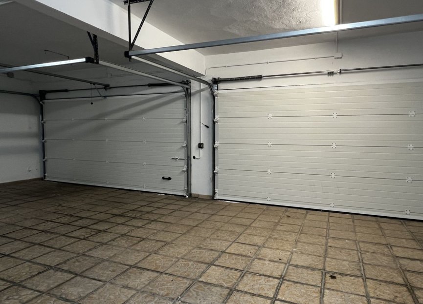 Resale - House - Detached Villa - Estepona - Estepona Centro