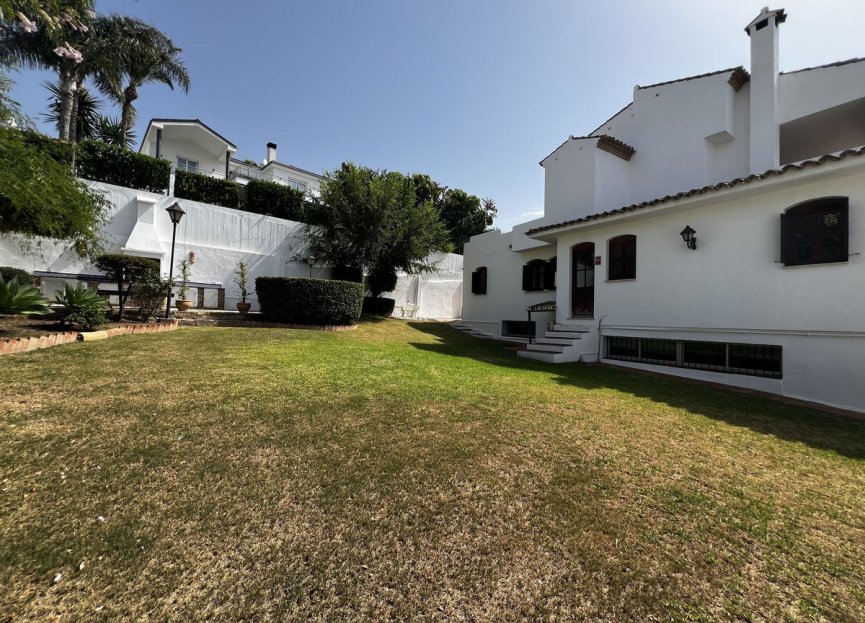 Resale - House - Detached Villa - Estepona - Estepona Centro