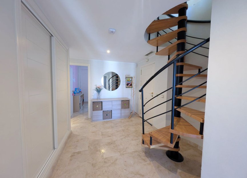 Resale - Apartment - Penthouse - Estepona - Estepona Centro