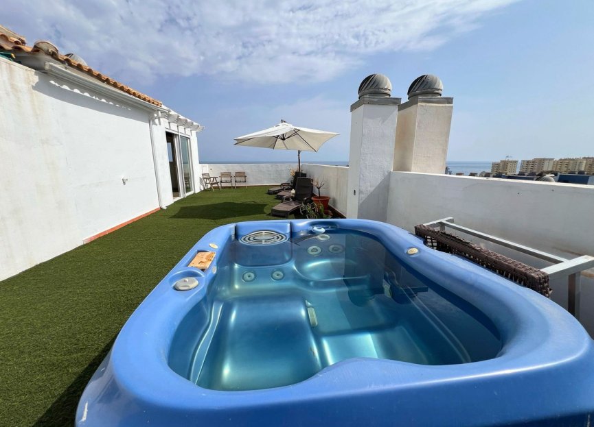 Resale - Apartment - Penthouse - Estepona - Estepona Centro