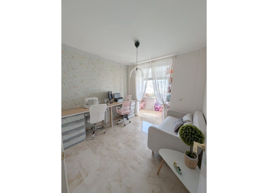 Resale - Apartment - Penthouse - Estepona - Estepona Centro