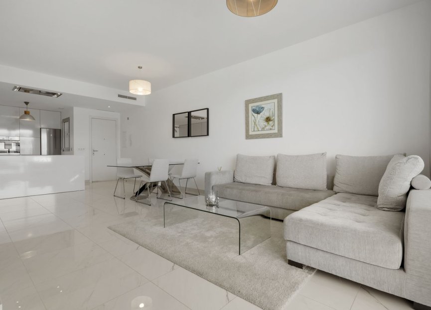 Resale - Apartment - Middle Floor Apartment - Estepona - Estepona Centro