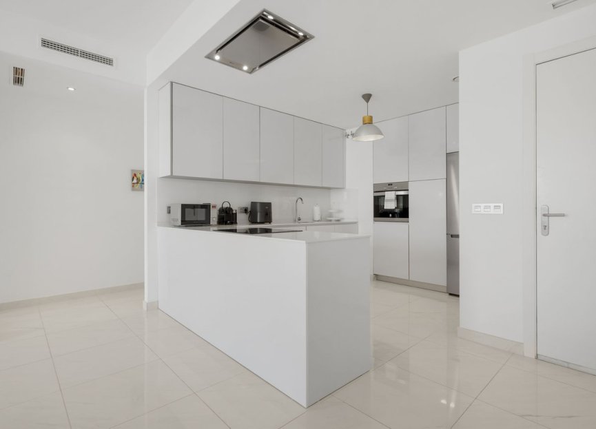 Resale - Apartment - Middle Floor Apartment - Estepona - Estepona Centro