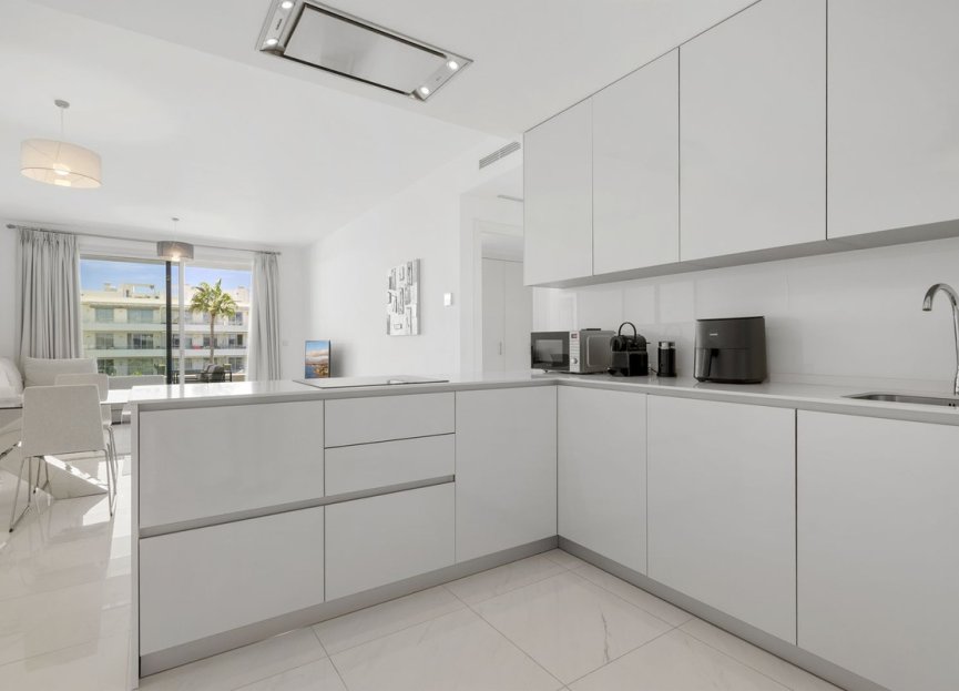 Resale - Apartment - Middle Floor Apartment - Estepona - Estepona Centro