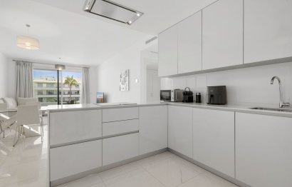 Resale - Apartment - Middle Floor Apartment - Estepona - Estepona Centro