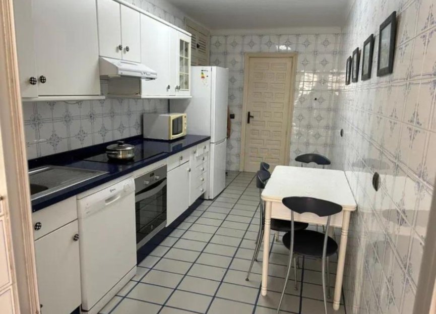 Resale - Apartment - Middle Floor Apartment - Marbella - Marbella Centro