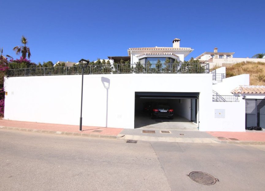 Resale - House - Detached Villa - Mijas