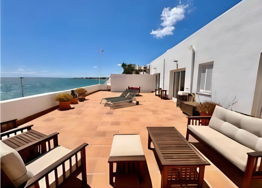 Resale - House - Detached Villa - Estepona - Estepona Centro