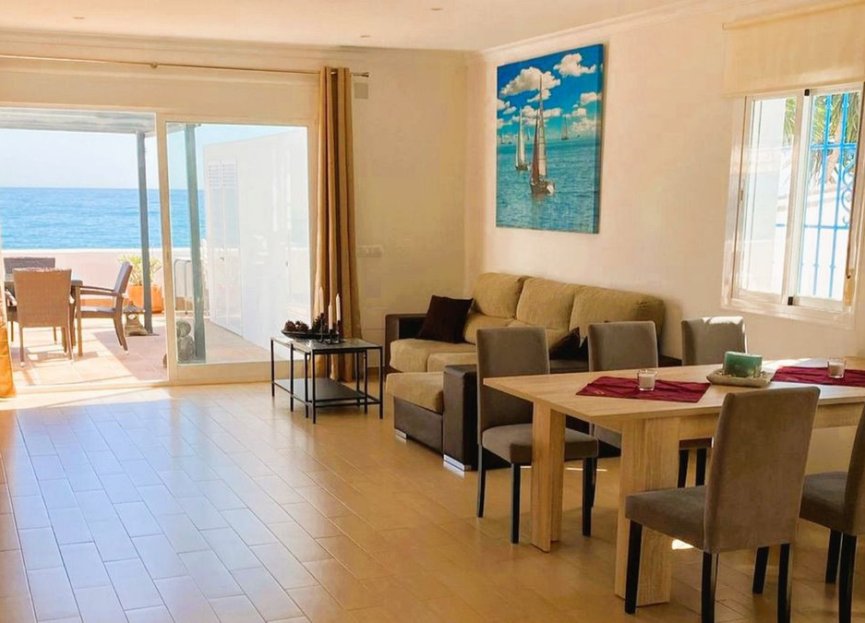 Resale - House - Detached Villa - Estepona - Estepona Centro